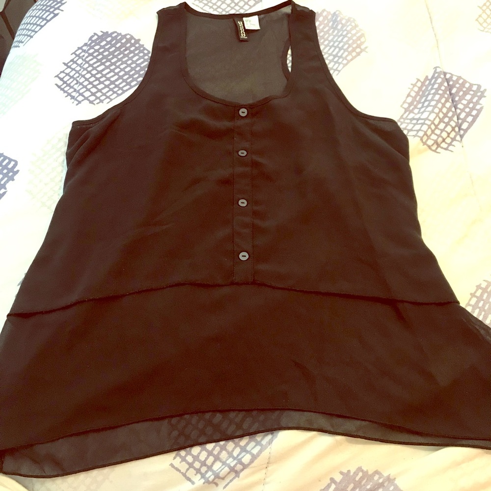 Black flows sleeveless top!